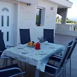 Marko Insel Brac Apartamento *